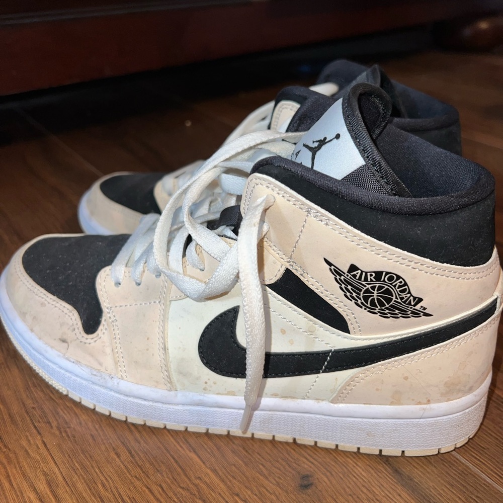 Mid Jordan Dunks from StockX